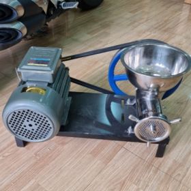 Máy xay thịt kiểu ngang 32 Máy xay thịt kiểu ngang 32