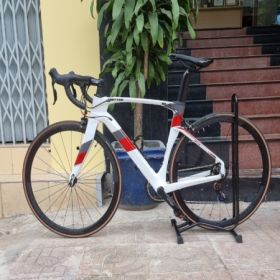 XE ĐẠP ĐUA TWITTER CYCLONE PRO ( trắng đỏ đen) XE ĐẠP ĐUA TWITTER CYCLONE PRO ( trắng đỏ đen)